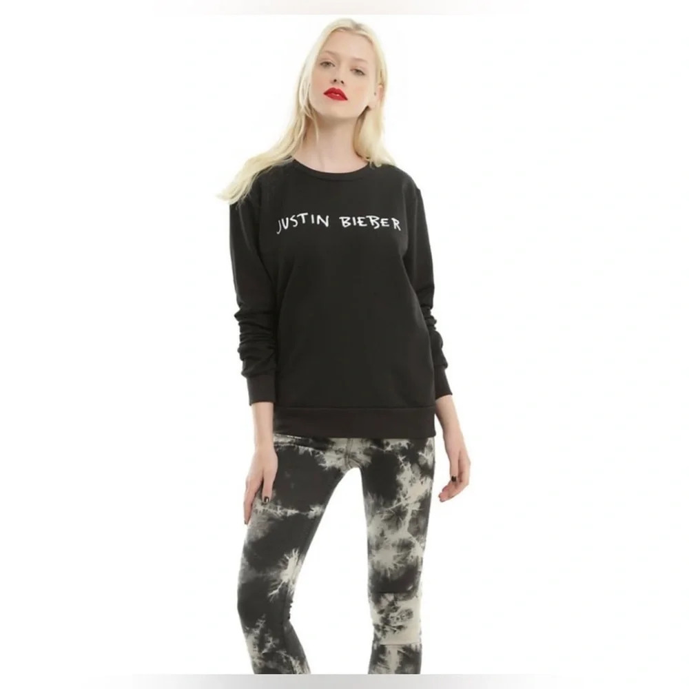 NWT Hot topic Justin Bieber “What do you mean” sweater
